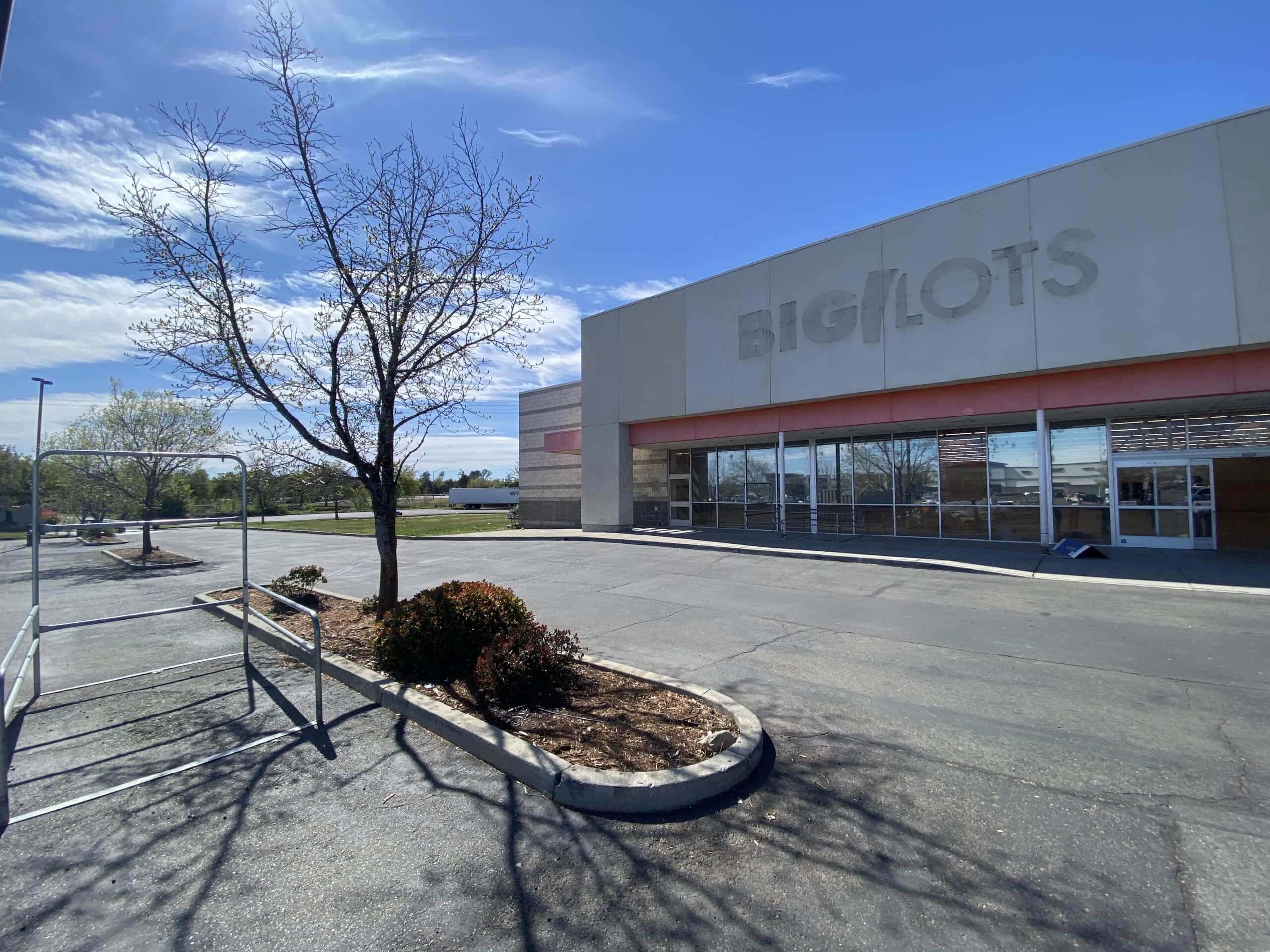 Big Lots Building and an empty parking lot